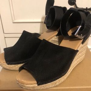 Black Wedges